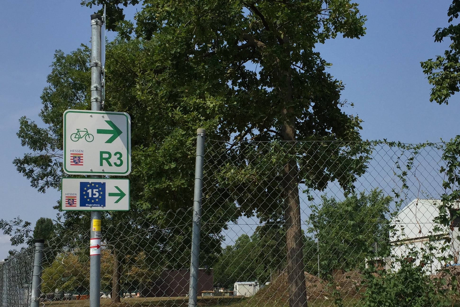 Beschilderung hessischer Radfernweg R3 und EuroVelo 15